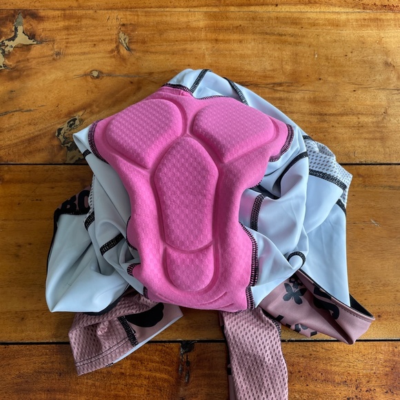 NEW- Women's Pink and Black Cycling Suit - Picture 5 of 6